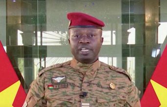 Burkina Faso: El presidente de la Transición toma la cabeza del Ministerio de Defensa