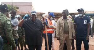 RCA : Touadéra participe à l’Opération citoyenne « Kwa Ti Kodro »